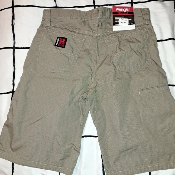 Wrangler Utility Shorts - Picture 4 of 5